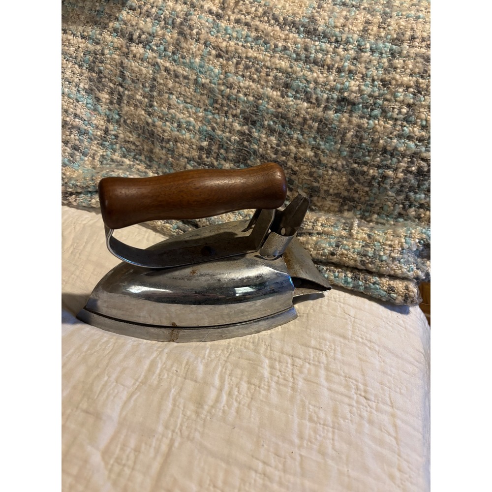 Vintage Challenge Model 56205 Electric Iron Chrome Wood Handle Antique Decor